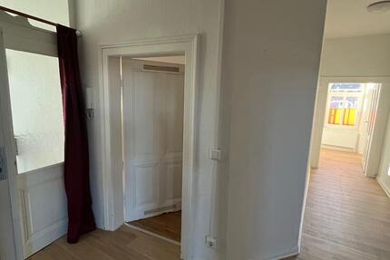 Charmante 3-Zimmer-Dachgeschosswohnung in zentraler Lage 3 zimmer