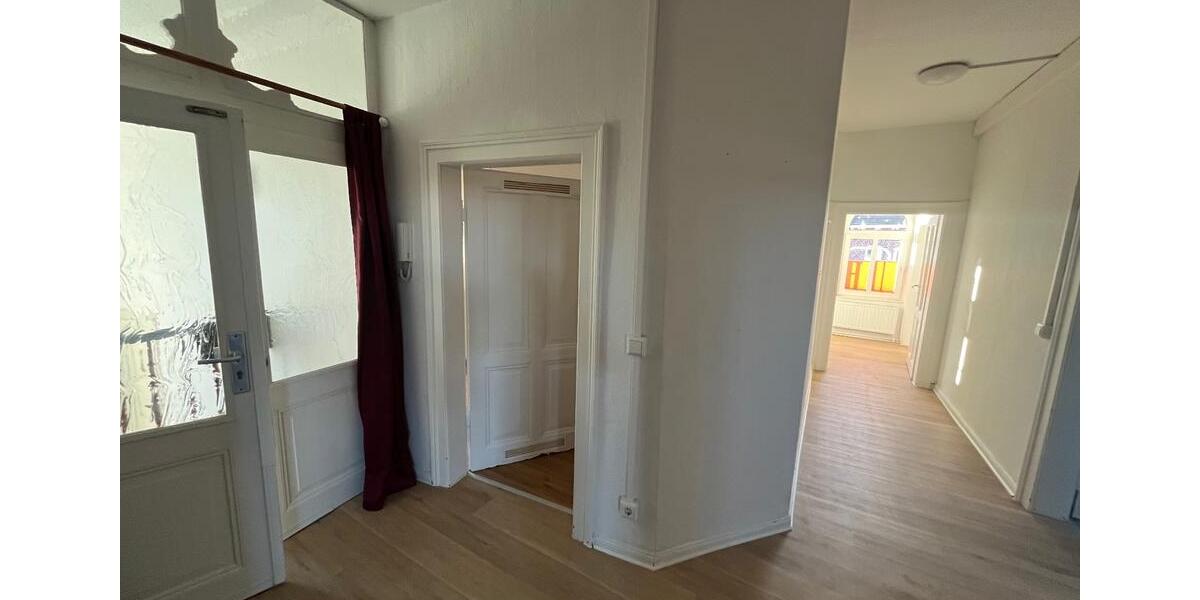 Charmante 3-Zimmer-Dachgeschosswohnung in zentraler Lage 3 zimmer