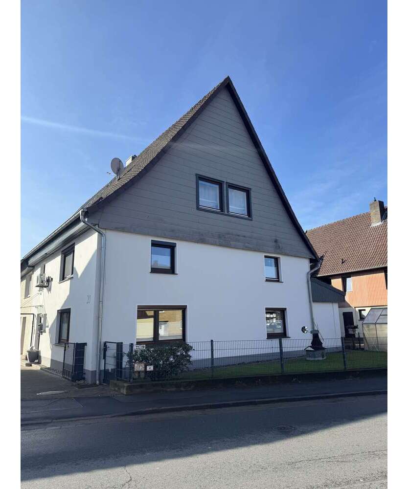 Haus zum Kaufen in Hattorf 239.000 € 197 m²