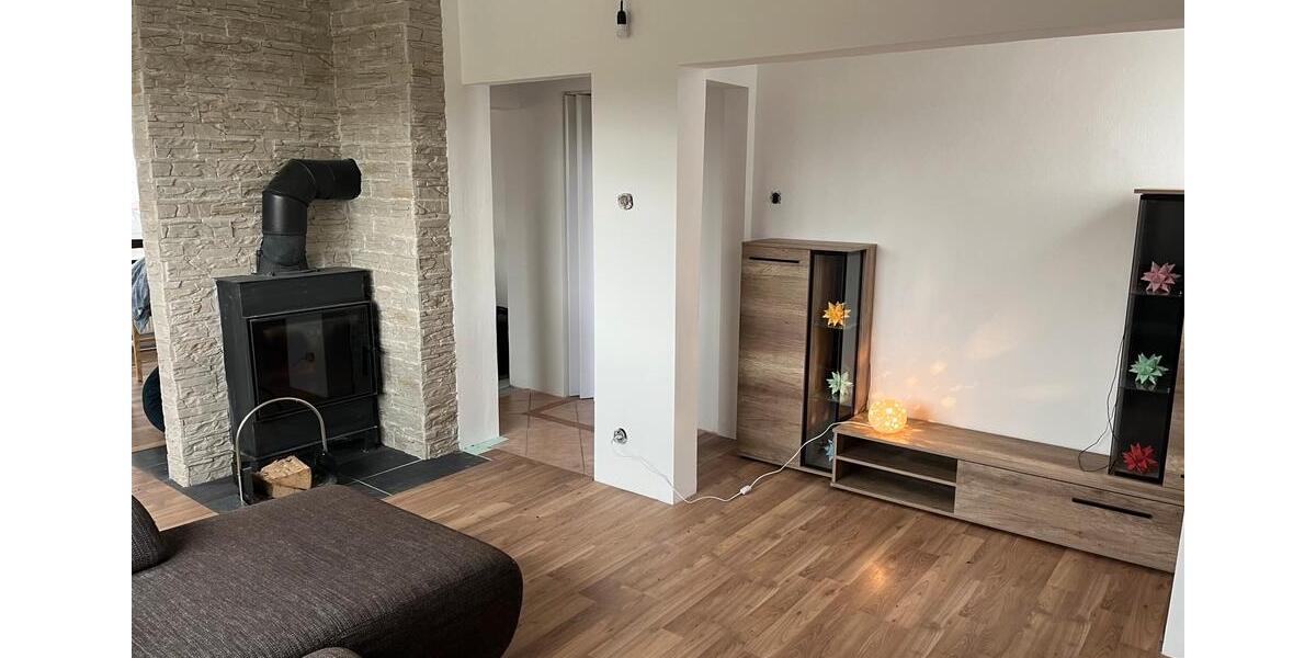 Freistehendes Einfamilienhaus mit großen Garten am Hang 4 zimmer