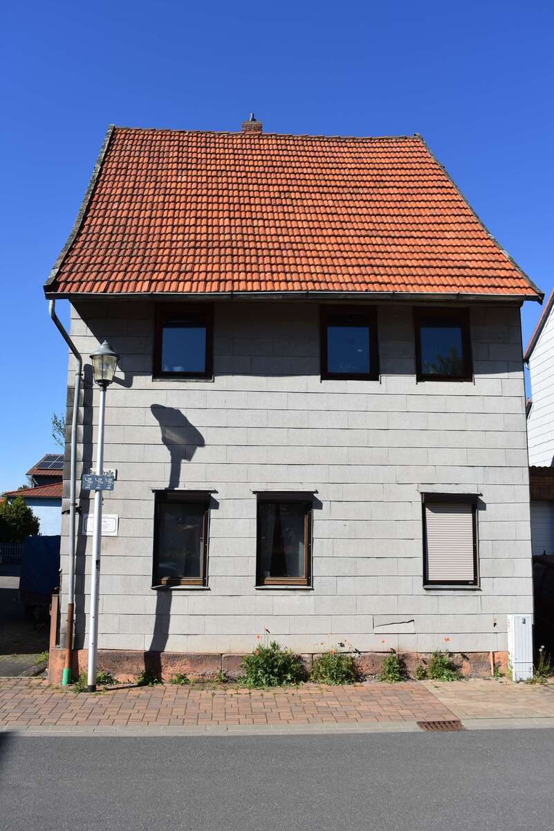 Haus zum Kaufen in Bovenden 115.000 € 116 m² 4 zimmer