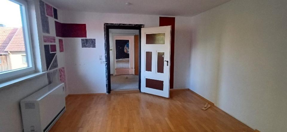 Einfamilienhaus in Wolbrechtshausen 200m2, teilsaniert 7 zimmer