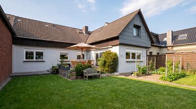 MODERNISIERT, GEPFLEGT UND FLEXIBEL NUTZBAR - Reihenmittelhaus Northeim | Angebot:26887531