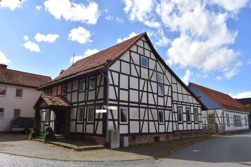 Haus zum Kaufen in Nörten-Hardenberg 399.000 € 208 m² 9 zimmer