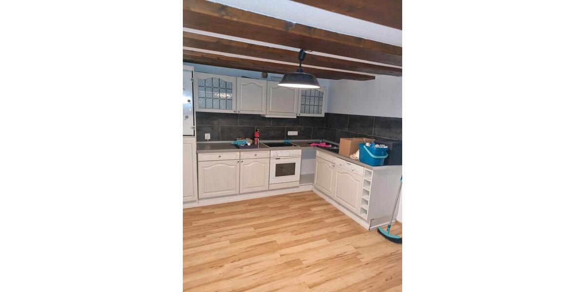 Etagenwohnung Dransfeld - 9 Zimmer, 146 m&sup2;, 1.050&euro; | Angebot:26183814