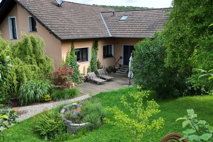 Großzügiges Dreifamilienhaus mit Weitblick – Wohnkomfort, Ruhe und vielseitige Perspektiven - Haus Neu-Eichenberg | Angebot:24874747