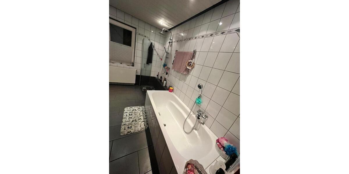 Dachgeschoßwohnung Uslar - 3 Zimmer, 105 m&sup2;, 850&euro; | Angebot:26354068