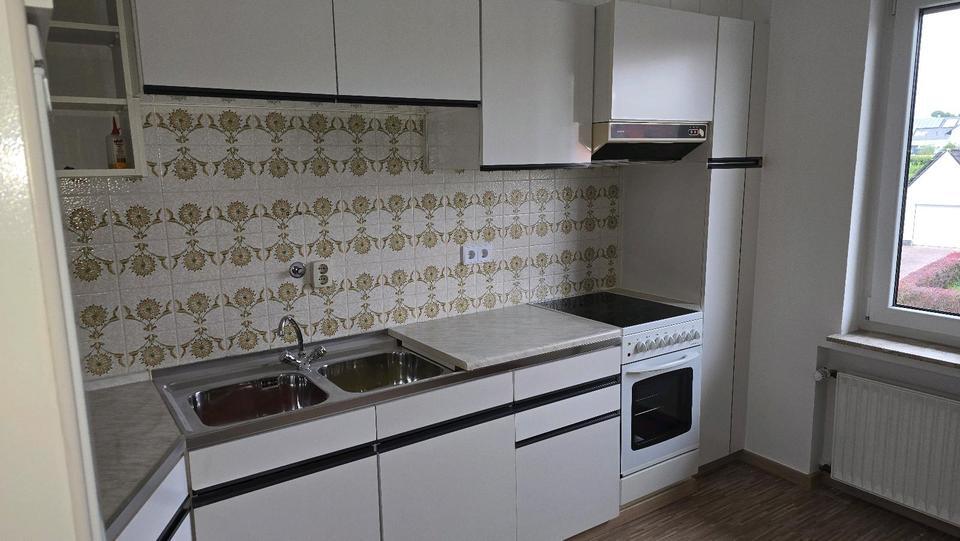 Großzügige 3-Zimmer-Wohnung, Küche, Bad, Balkon, Treppenlift