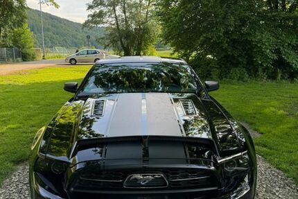Ford Mustang 85.000 km 21.999 € Staufenberg 34355