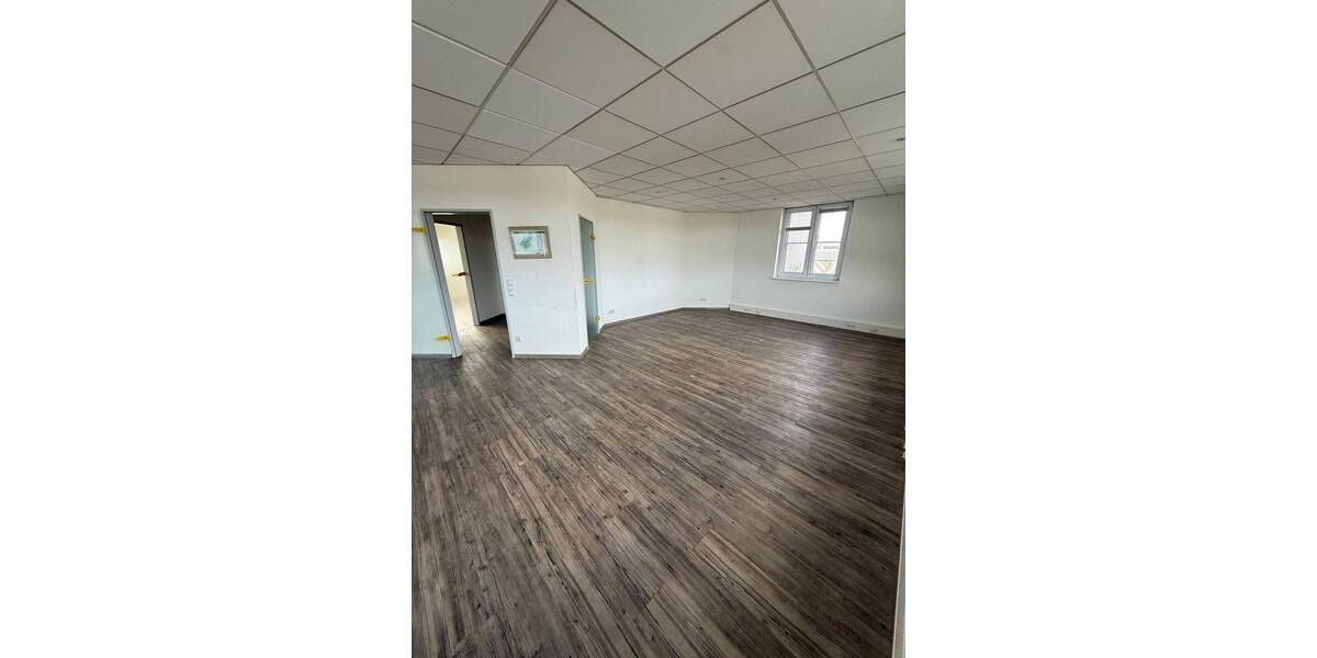 Gewerbeobjekt Göttingen Weststadt - 3 Zimmer, 122 m&sup2;, 1.000&euro; | Angebot:25996547