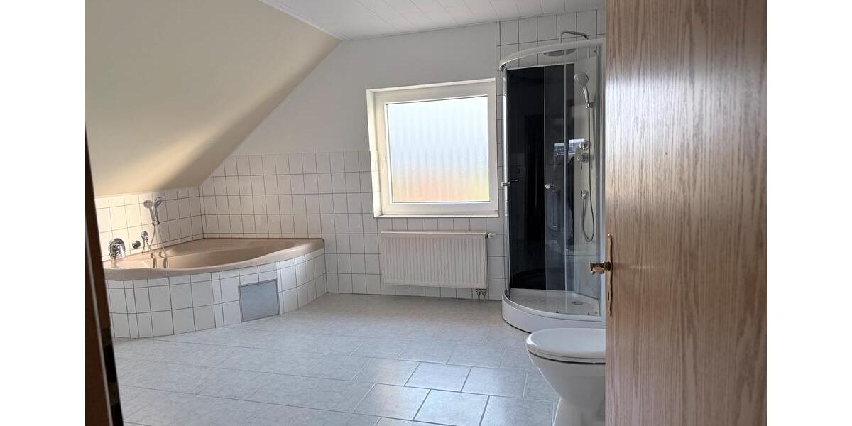 Dachgeschoßwohnung Rosdorf - 4 Zimmer, 120 m&sup2;, 600&euro; | Angebot:25406403