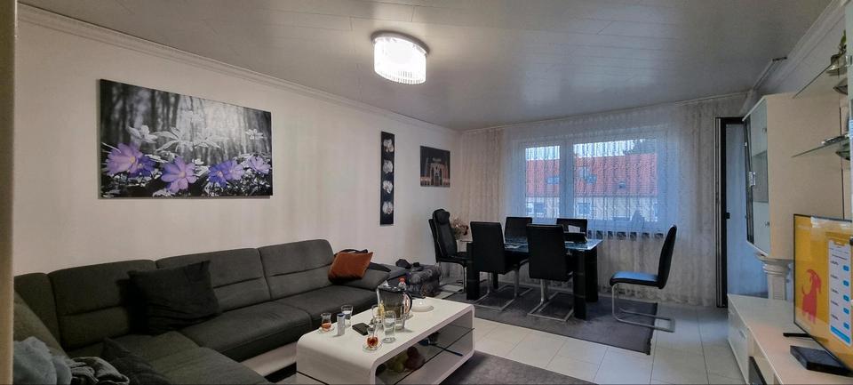 Modernisierte 3 Zimmer Wohnung mit 2 Garagen in 37081 Göttingen