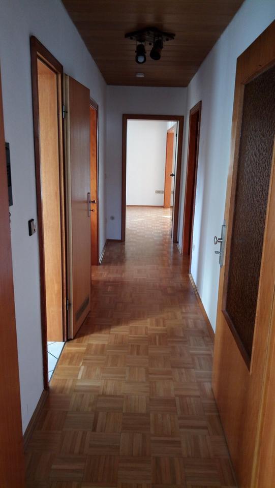 Schöne Wohnung: 3 ZKB für WGs (PolizeiForstStudenten,...)