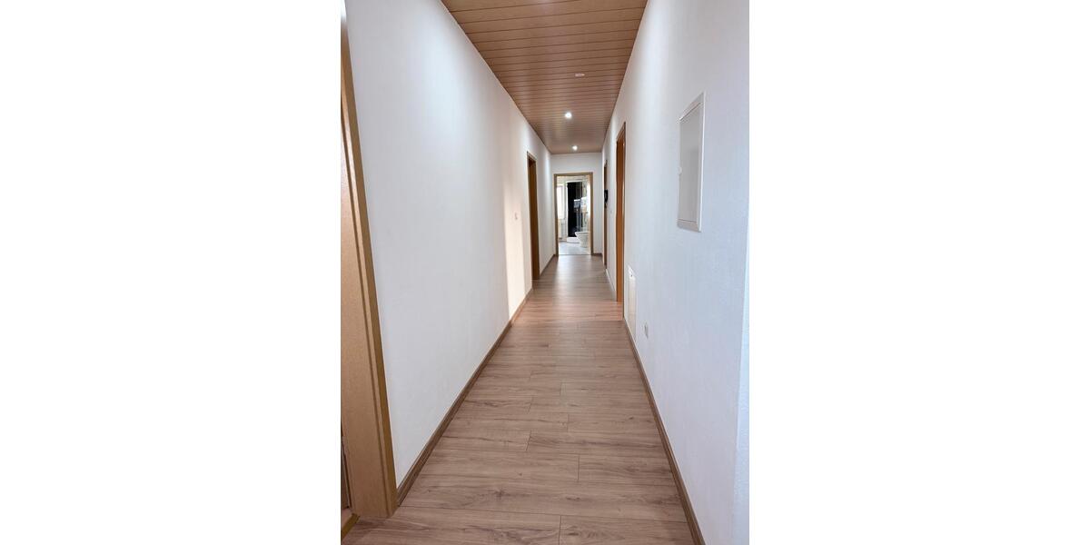 Dachgeschoßwohnung Rosdorf - 4 Zimmer, 120 m&sup2;, 600&euro; | Angebot:25406403