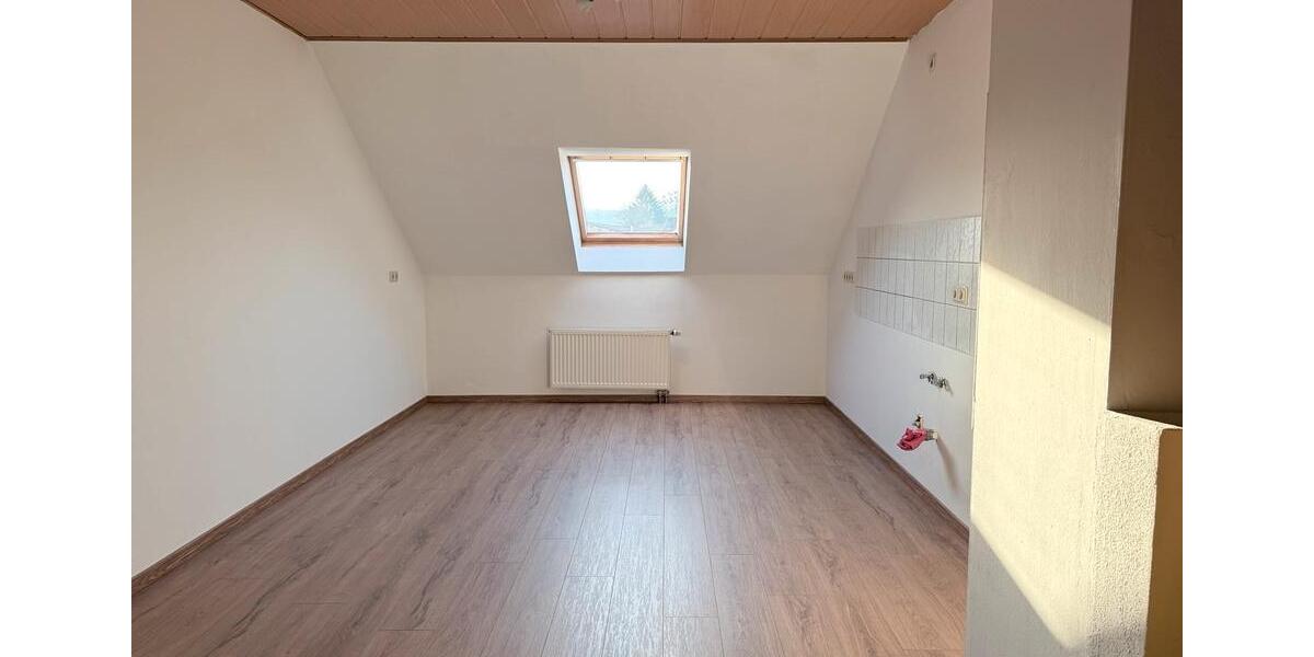 Dachgeschoßwohnung Rosdorf - 4 Zimmer, 120 m&sup2;, 600&euro; | Angebot:25406403
