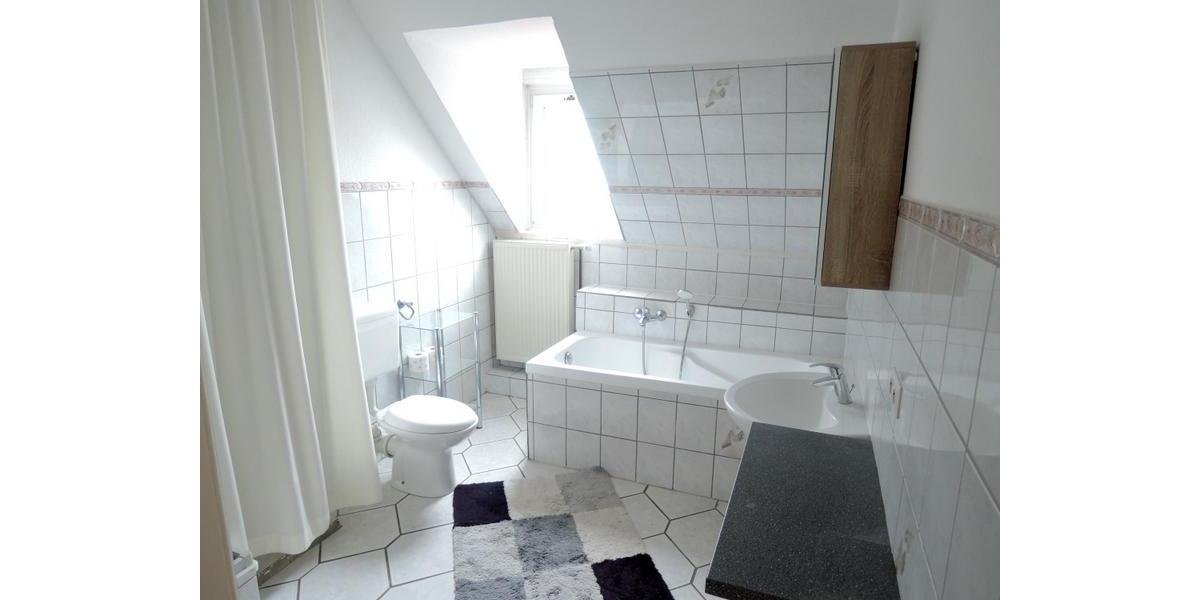 Dachgeschoßwohnung Northeim - 4 Zimmer, 95 m&sup2;, 750&euro; | Angebot:26549604