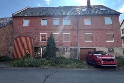 Großzügiges Zweifamilienhaus mit Potential in Witzenhausen-Hundelshausen 8 zimmer
