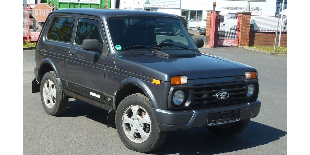 Lada Urban 59.915 km 11.700 &euro; Adelebsen 37139